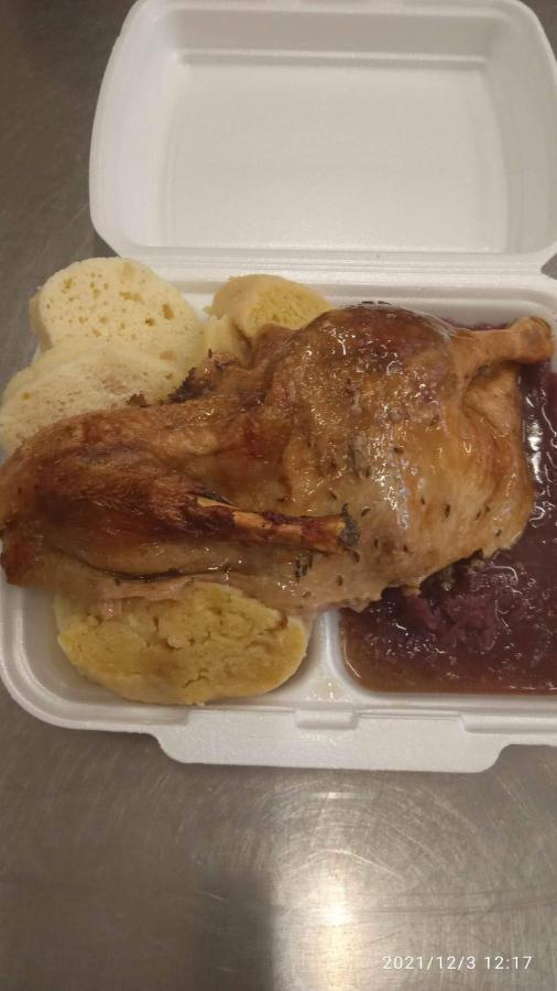 Malá Svatá Hora - penzion&restaurace Mníšek pod Brdy Esterno foto