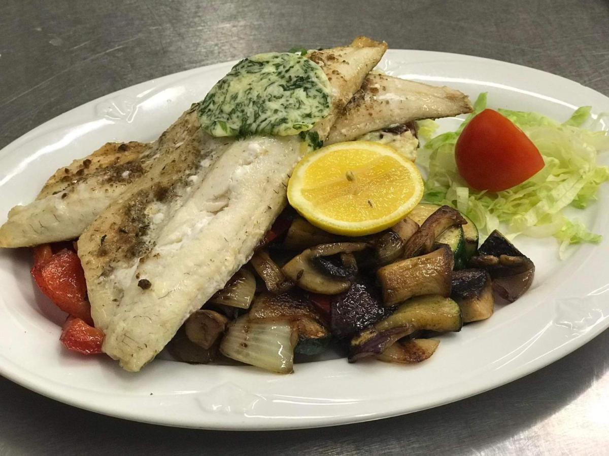 Malá Svatá Hora - penzion&restaurace Mníšek pod Brdy Esterno foto