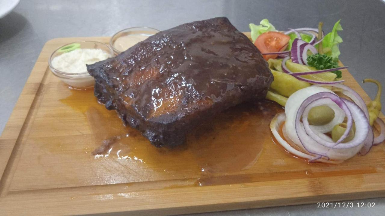 Malá Svatá Hora - penzion&restaurace Mníšek pod Brdy Esterno foto