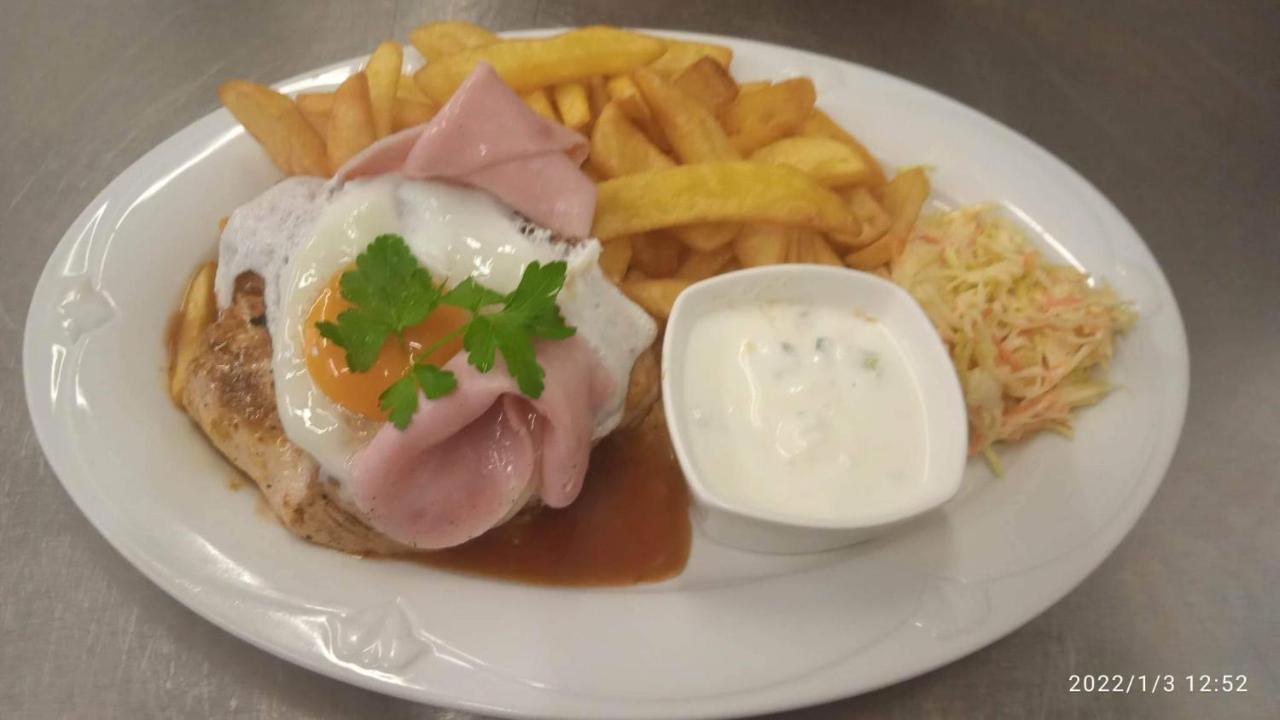 Malá Svatá Hora - penzion&restaurace Mníšek pod Brdy Esterno foto