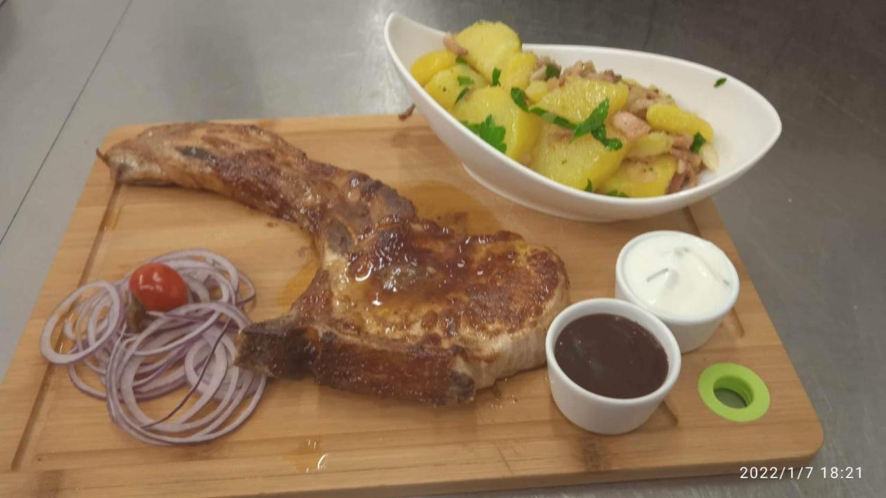 Malá Svatá Hora - penzion&restaurace Mníšek pod Brdy Esterno foto