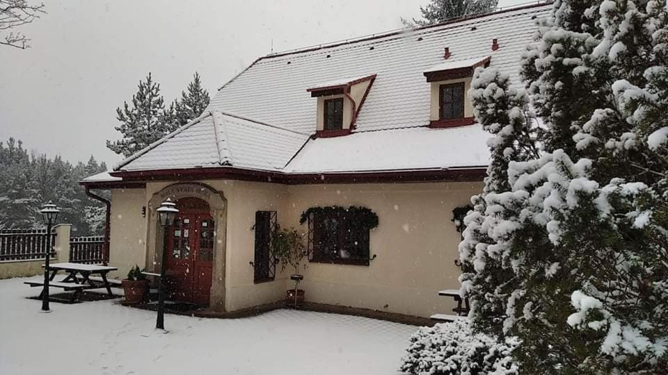 Malá Svatá Hora - penzion&restaurace Mníšek pod Brdy Esterno foto