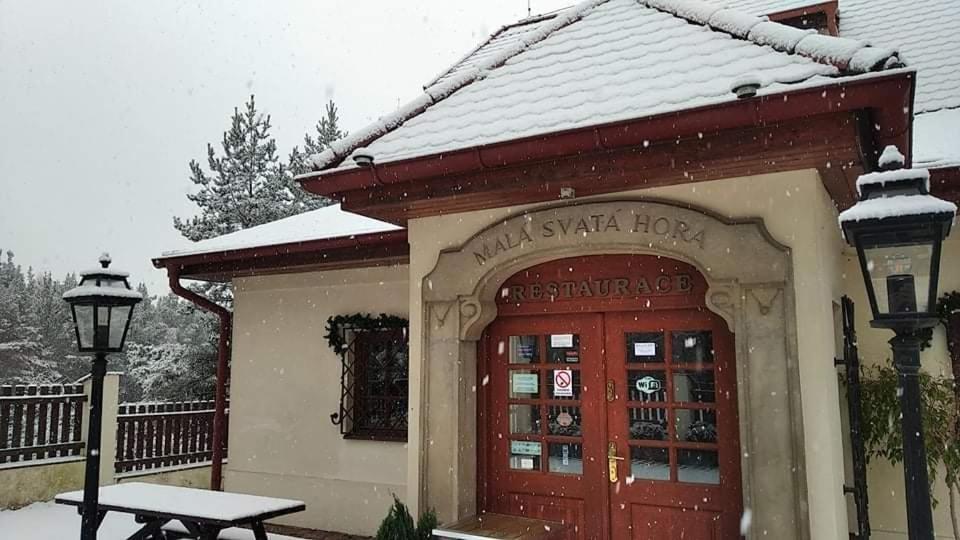 Malá Svatá Hora - penzion&restaurace Mníšek pod Brdy Esterno foto