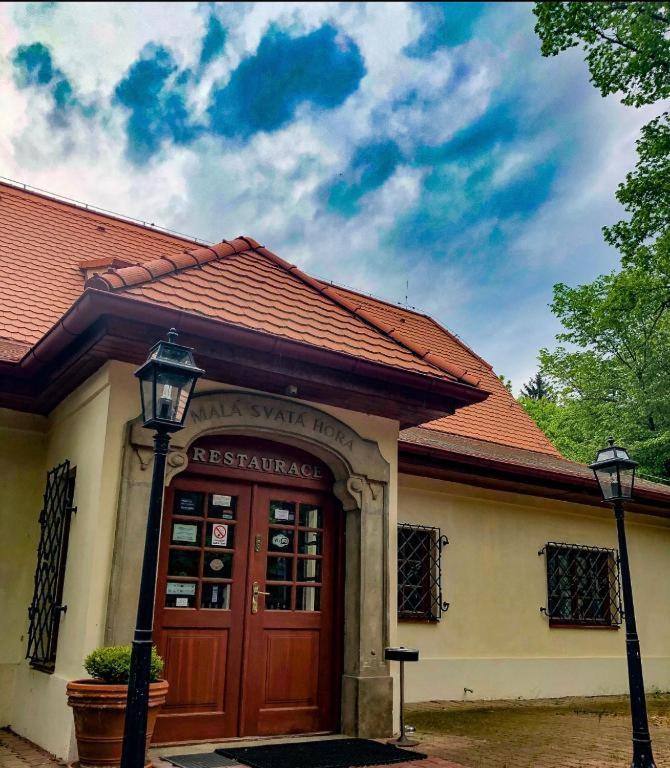 Malá Svatá Hora - penzion&restaurace Mníšek pod Brdy Esterno foto