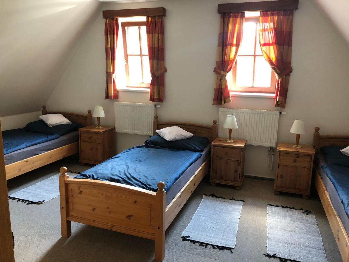 Malá Svatá Hora - penzion&restaurace Mníšek pod Brdy Esterno foto