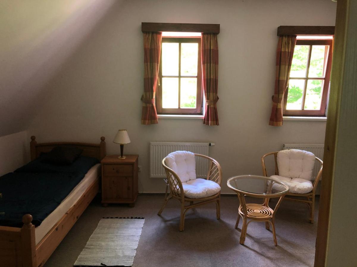 Malá Svatá Hora - penzion&restaurace Mníšek pod Brdy Esterno foto