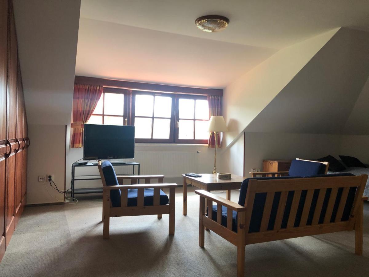 Malá Svatá Hora - penzion&restaurace Mníšek pod Brdy Esterno foto