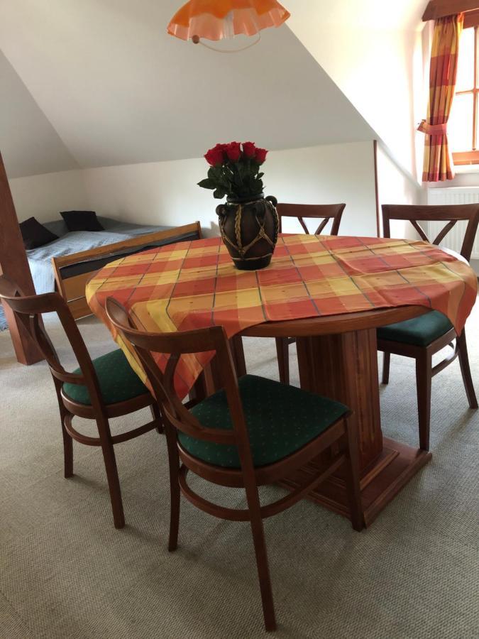 Malá Svatá Hora - penzion&restaurace Mníšek pod Brdy Esterno foto
