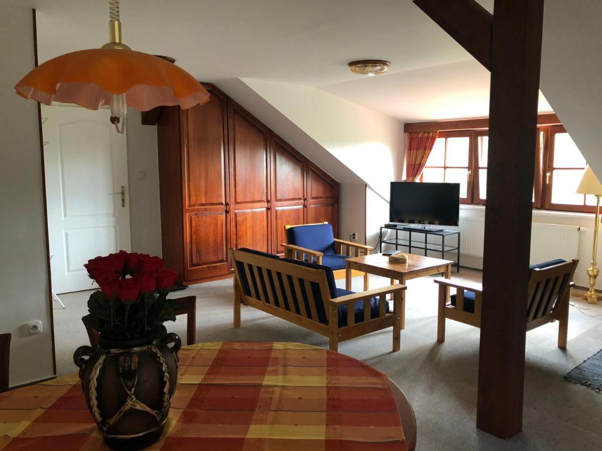 Malá Svatá Hora - penzion&restaurace Mníšek pod Brdy Esterno foto